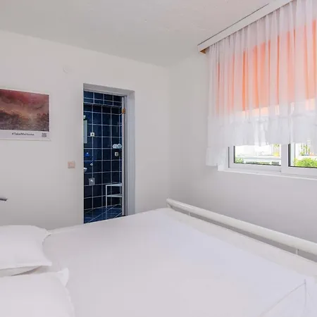 Jane Perna Apartman *