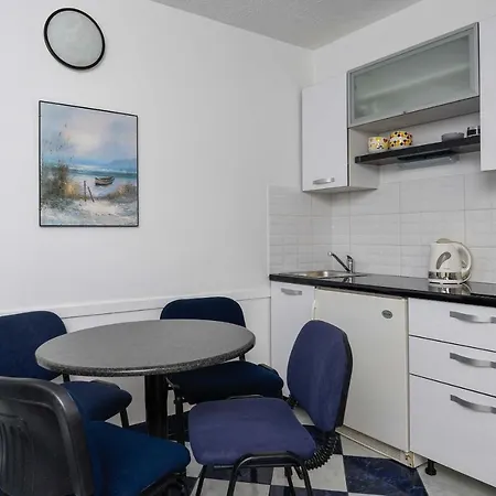 Apartment Jane Perna Kuciste