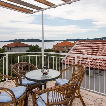 Jane Perna * Kuciste