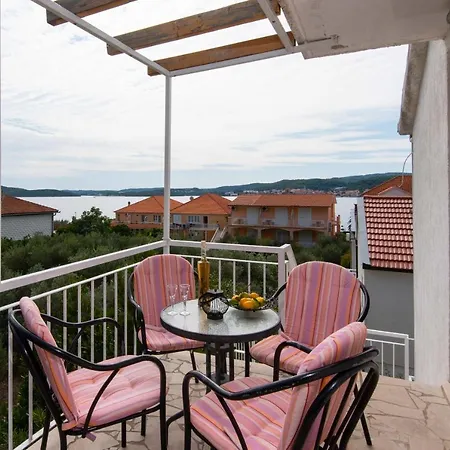 Jane Perna Apartamento Kuciste